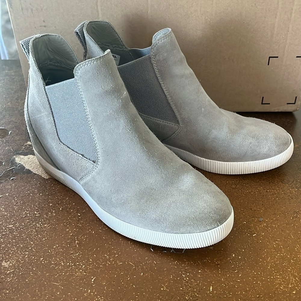 SOREL Out n About Pull On Wedge Shoes Waterproof Grey Suede Women's Size US 11